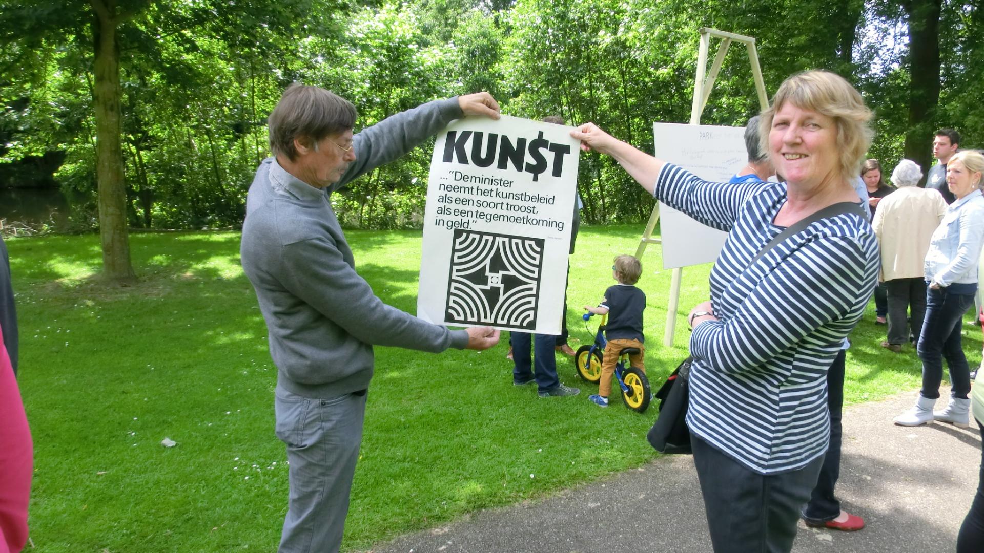 Peter vd Feltz en Ciska Wobma met het labyrint-ontwerp
